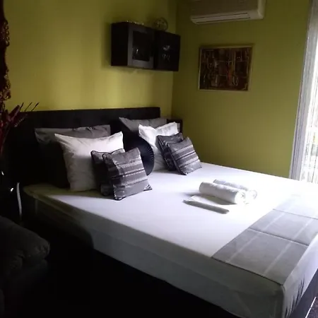 Luxury Kyara Centre Netflix شقة *