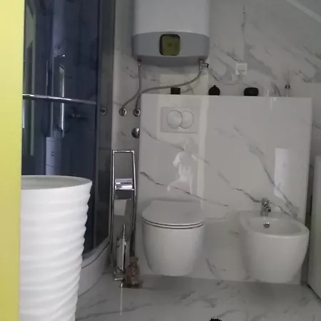 Luxury Kyara Centre Netflix * سبليت