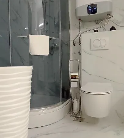 Luxury Kyara Centre Netflix * سبليت