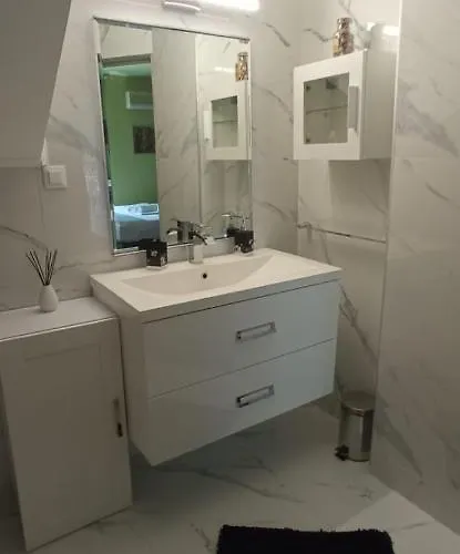Luxury Kyara Centre Netflix Lejlighed