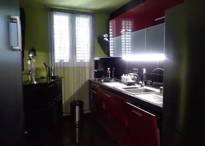 Luxury Kyara Centre Netflix * Split