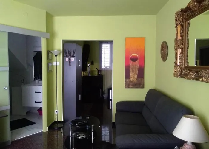 Luxury Kyara Centre Netflix