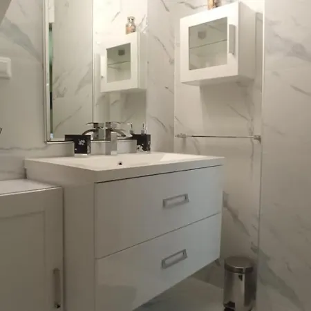 Luxury Kyara Centre Netflix Σπλιτ